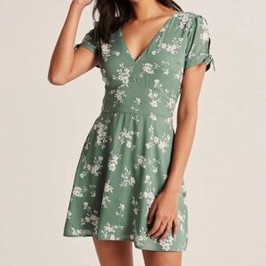 Abercrombie & Fitch Sage Green Floral Mini Dress Tie Sleeve Women’s XS